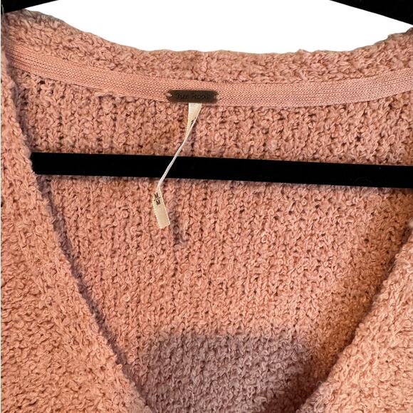 Free People Finders Keepers V Neck Boucle Sweater Blush Pink Medium Cozy Warm - Picture 5 of 9